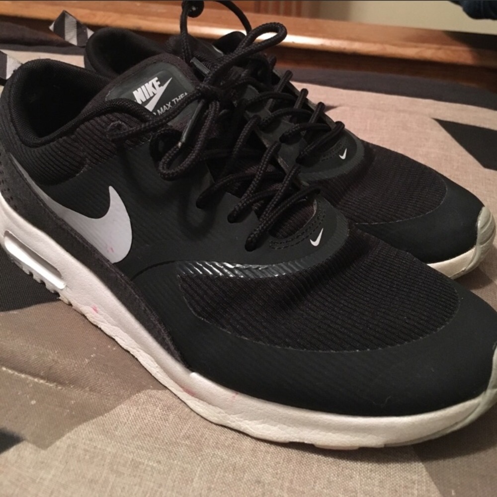 Nike Thea Size 7 but fit like a size 6-6 1/2